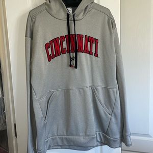 Men’s U of C sweatshirt